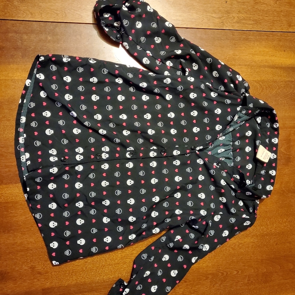 Button down skull heart shirt